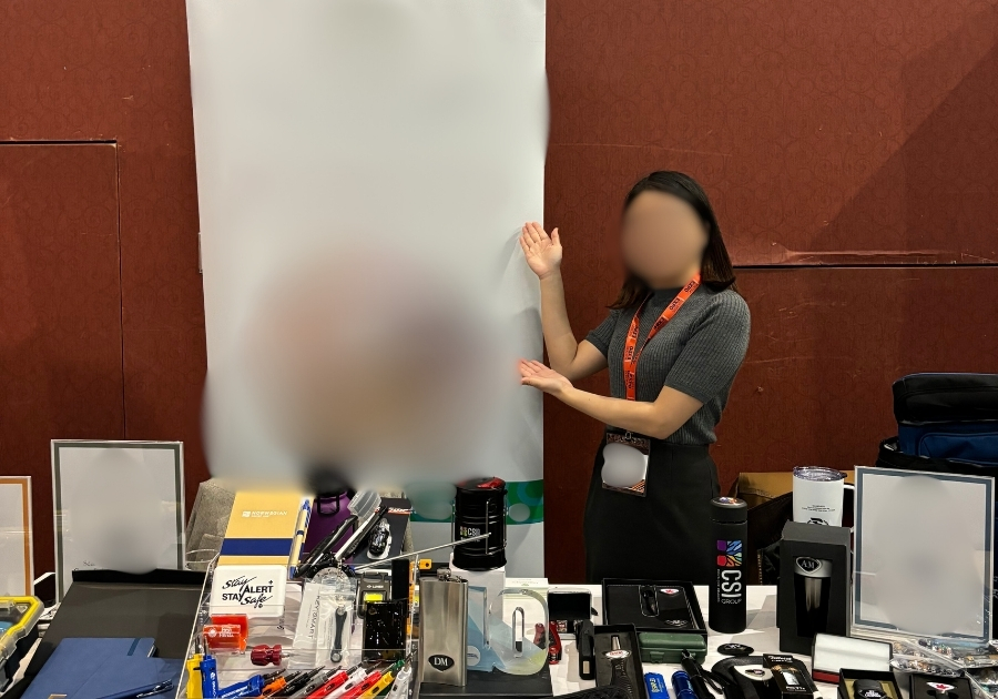 展示会での仕事風景