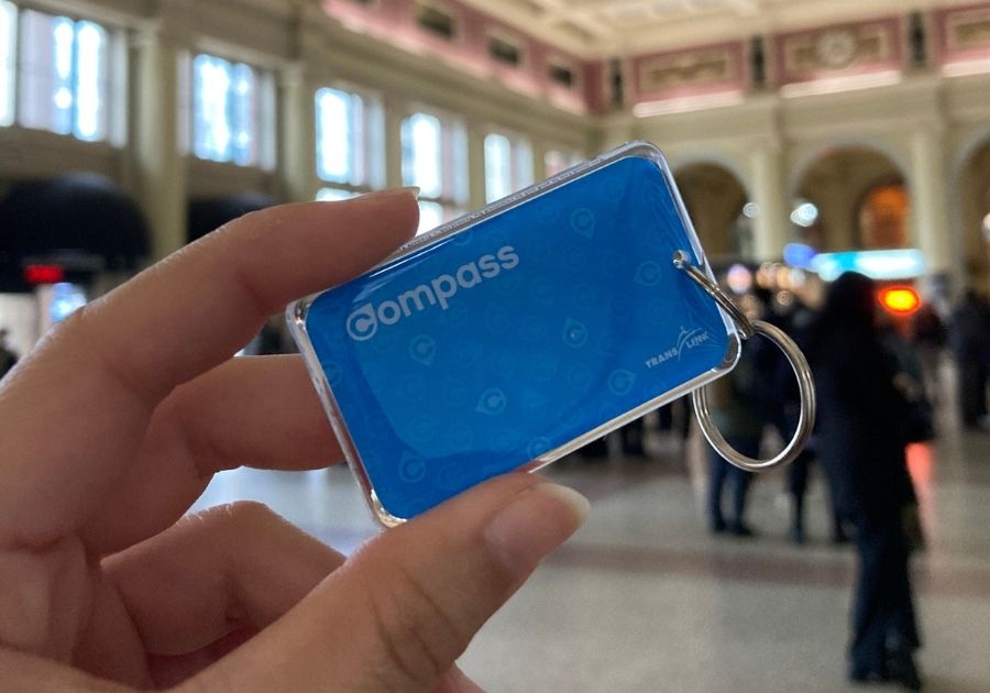 バンクーバーの公共交通で使えるCompassカードのキーホルダー型。ウォーターフロント駅で撮影。