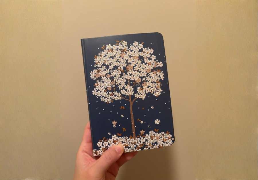 英語日記として使っていた花の木が描かれたノート